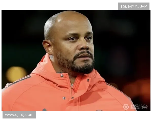 孔帕尼邀请球员家属共聚训练场增强凝聚力